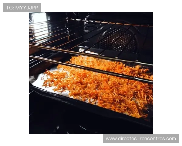 安赛龙家的冰箱里塞满有机蔬菜，训练完直接啃生鸡胸肉当零食